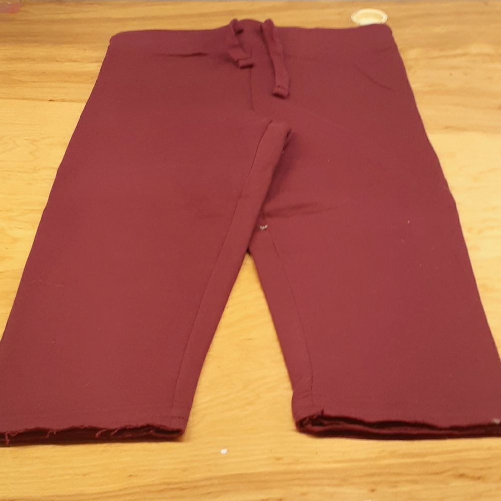 Capris Maroon
